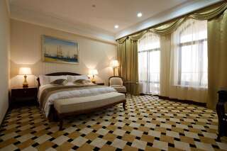 Отель Отель Royal Tulip Almaty Алматы Улучшенный двухместный номер с 1 кроватью-3