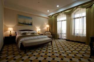 Отель Отель Royal Tulip Almaty Алматы Улучшенный двухместный номер с 1 кроватью-4